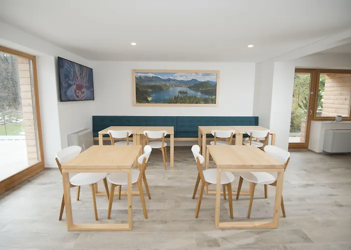 Alpina ゲストハウス 3*